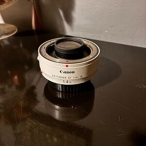 Canon Extender EF 1.4x III - Cream and Black